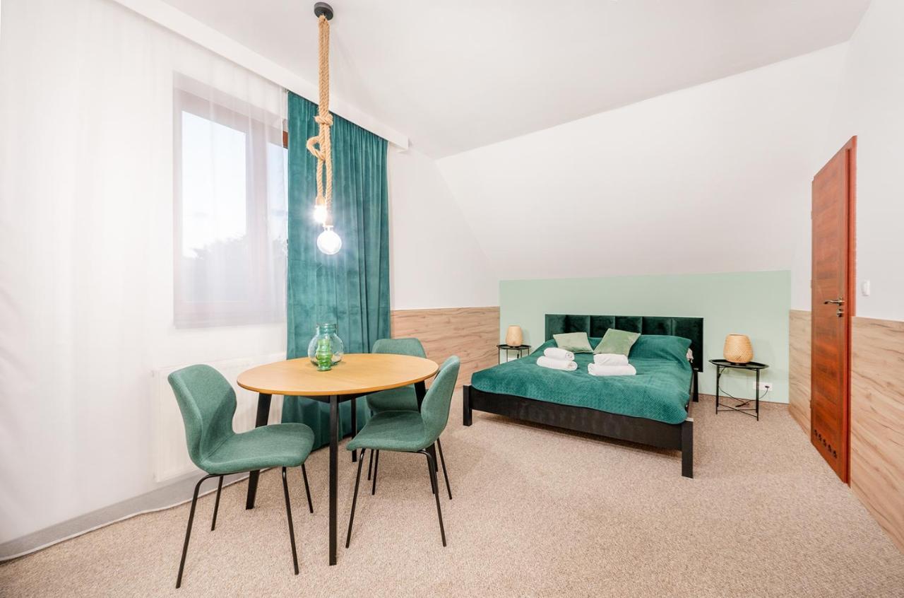 Akacjowa Zatoka - Pokoje I Apartamenty Mielenko Exterior foto